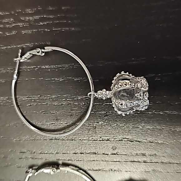 EXPRESS Crown inspired Hoop Earrings - Picture 2 of 4